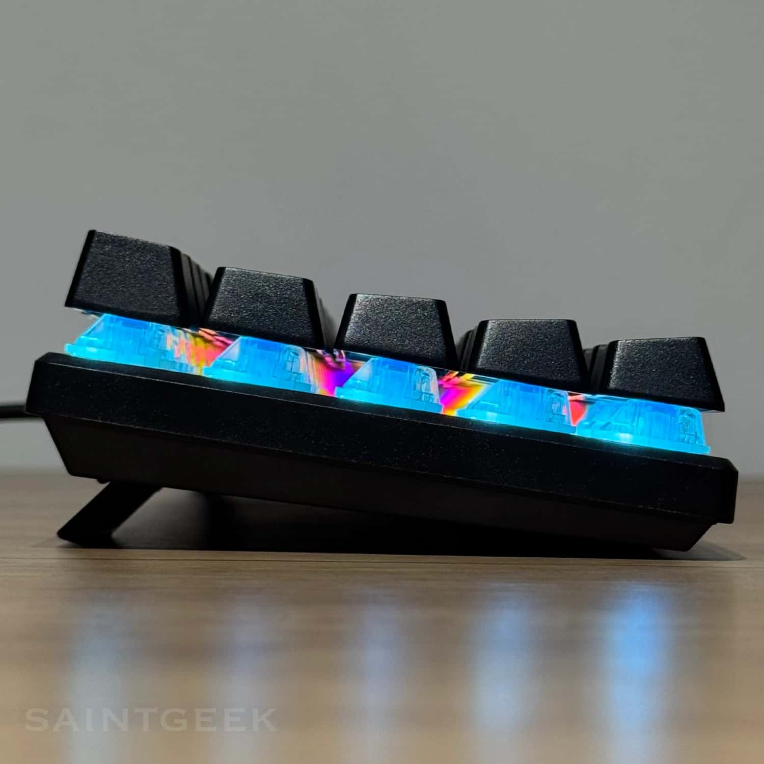 Teclado: Teclado mecánico gamer TK61 Negro RGB - Red Switch