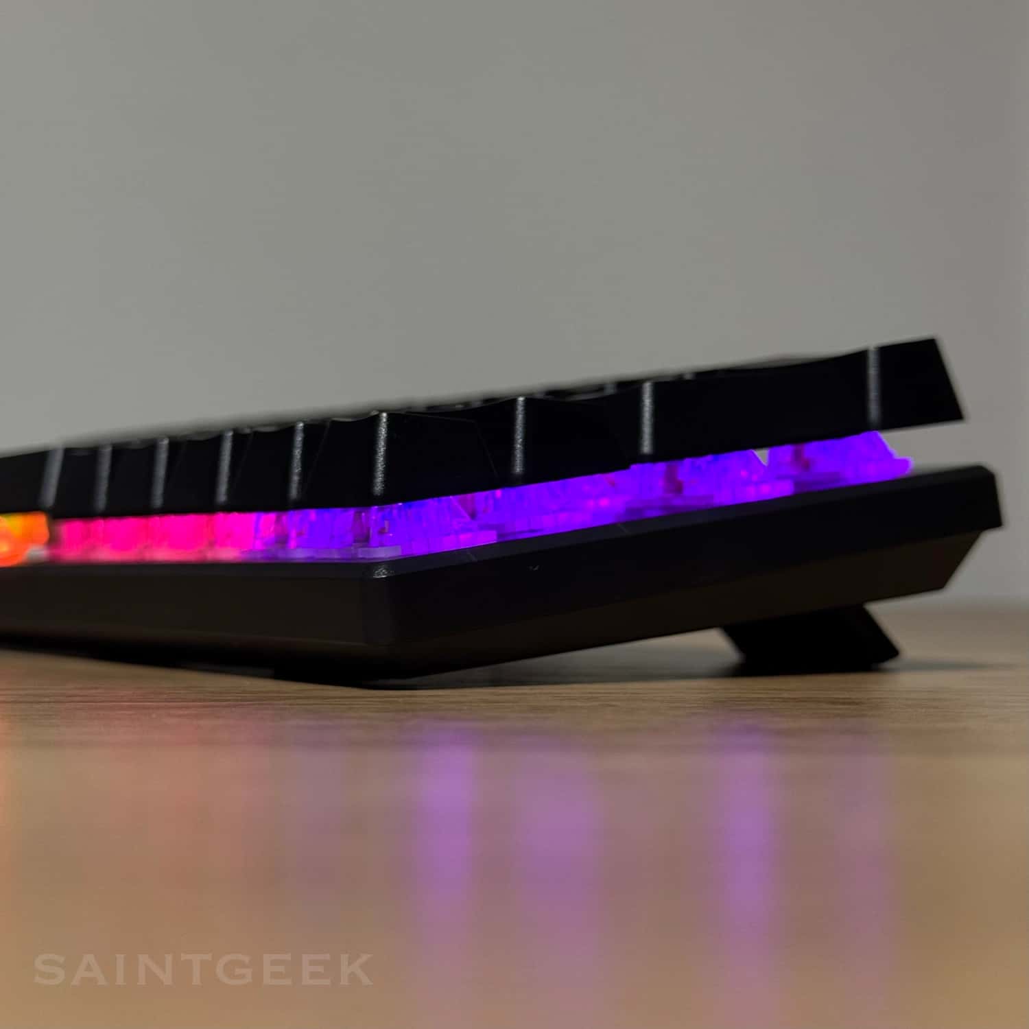 Teclado mecánico gamer TK61 Negro RGB - Red Switch