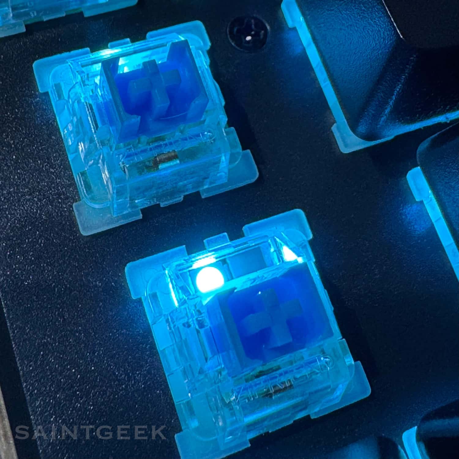 Teclado mecánico gamer TK61 Negro RGB - Red Switch