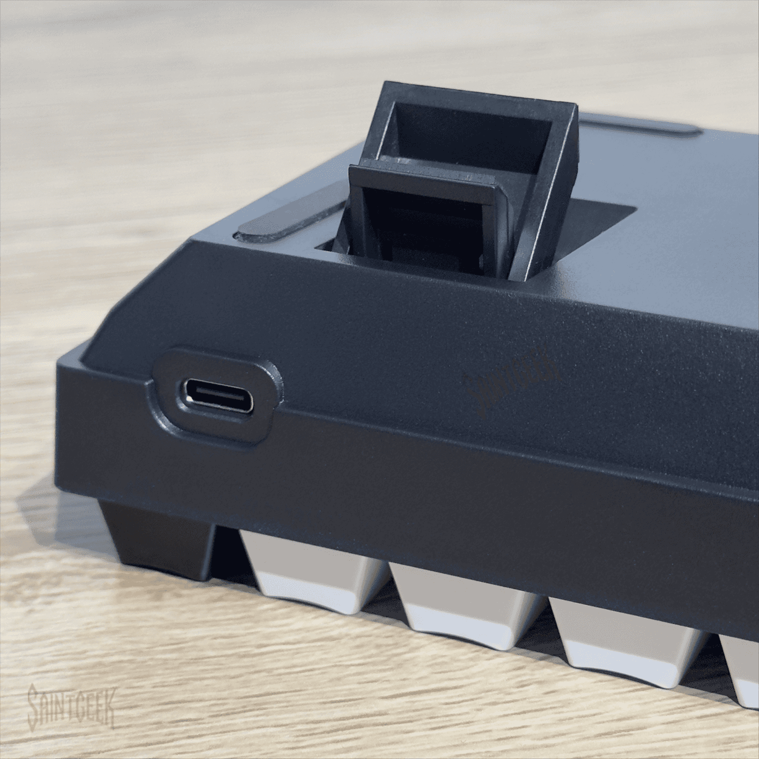 Teclado mecánico gamer TK61 Blanco RGB - Red Switch