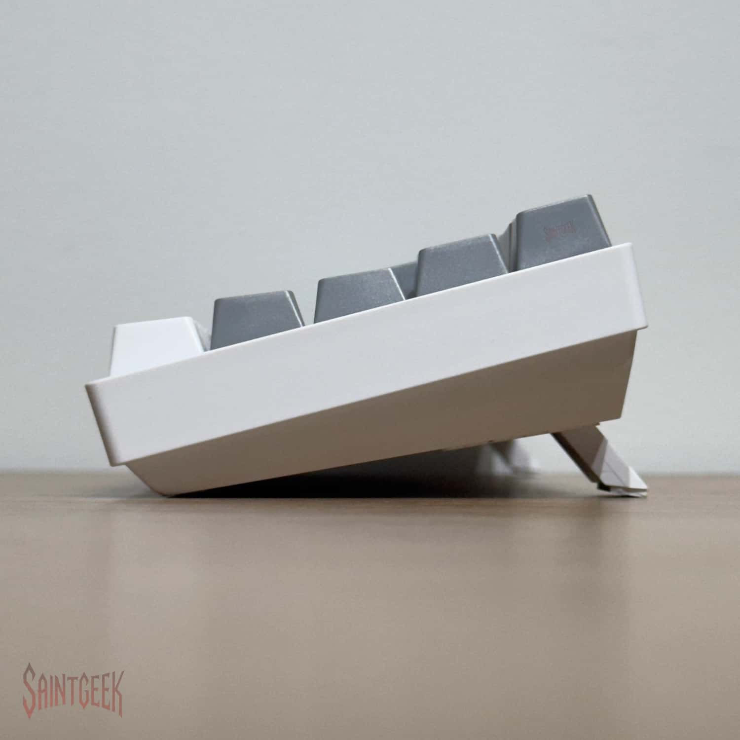 Teclado mecánico gamer TK68 Blanco RGB - Red Switch