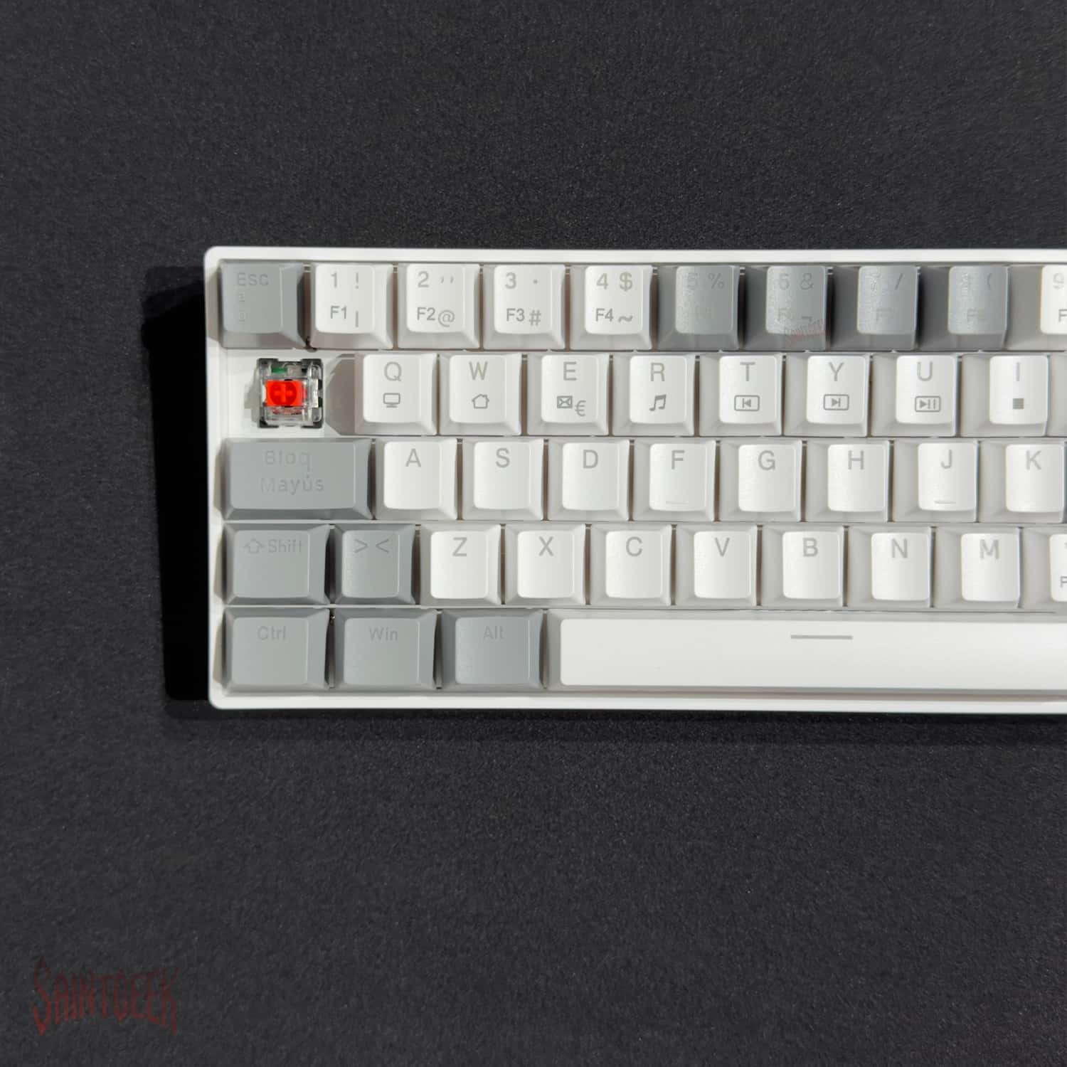 Teclado mecánico gamer TK68 Blanco RGB - Red Switch