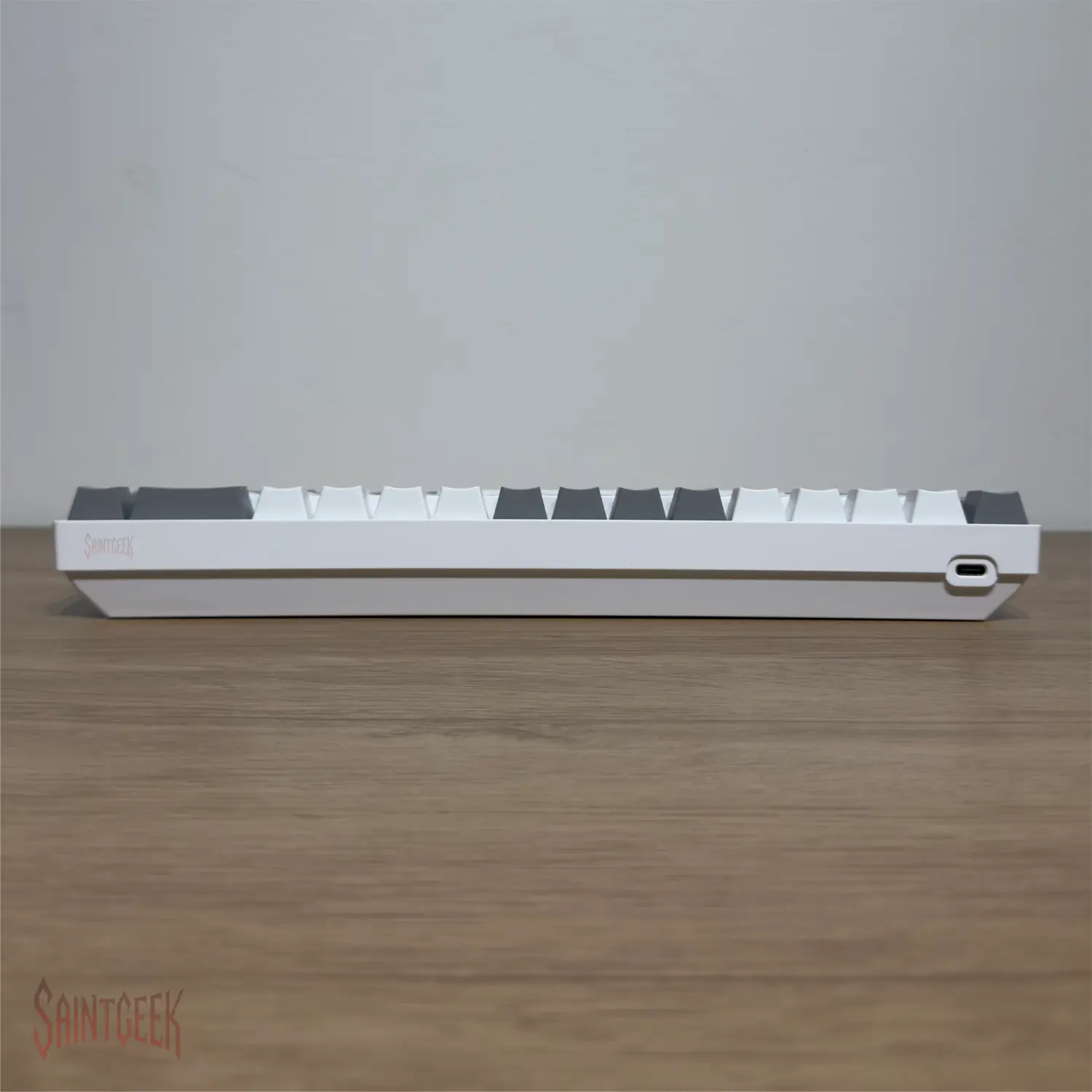 Teclado mecánico gamer TK68 Blanco RGB - Red Switch