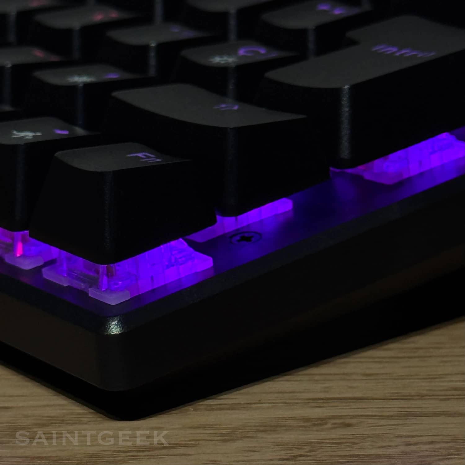 Teclado: Teclado mecánico gamer TK61 Negro RGB - Red Switch