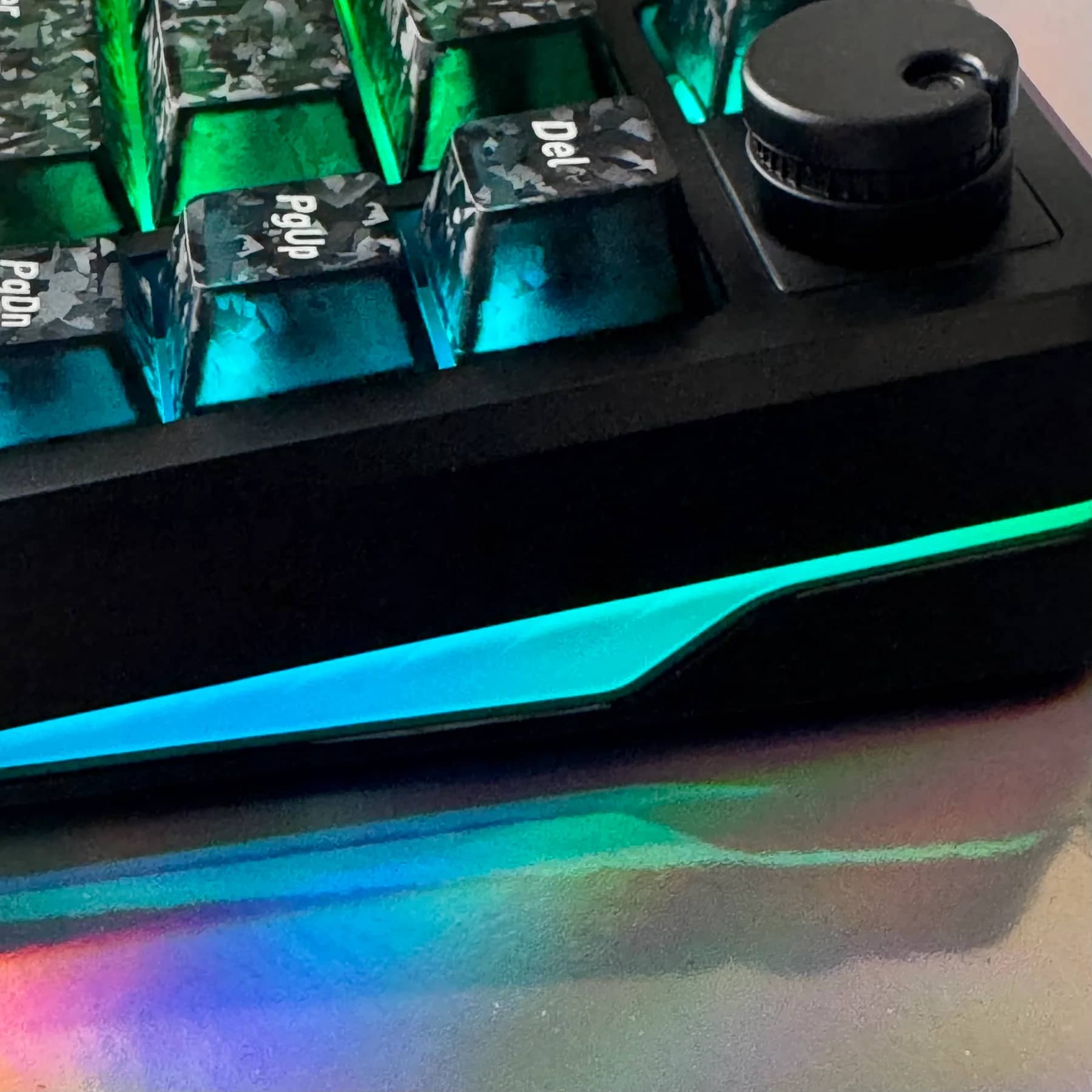 Teclado mecánico Furycube FC75 Pro 75% color fibra de carbono forjada, switch Purple — vista 9