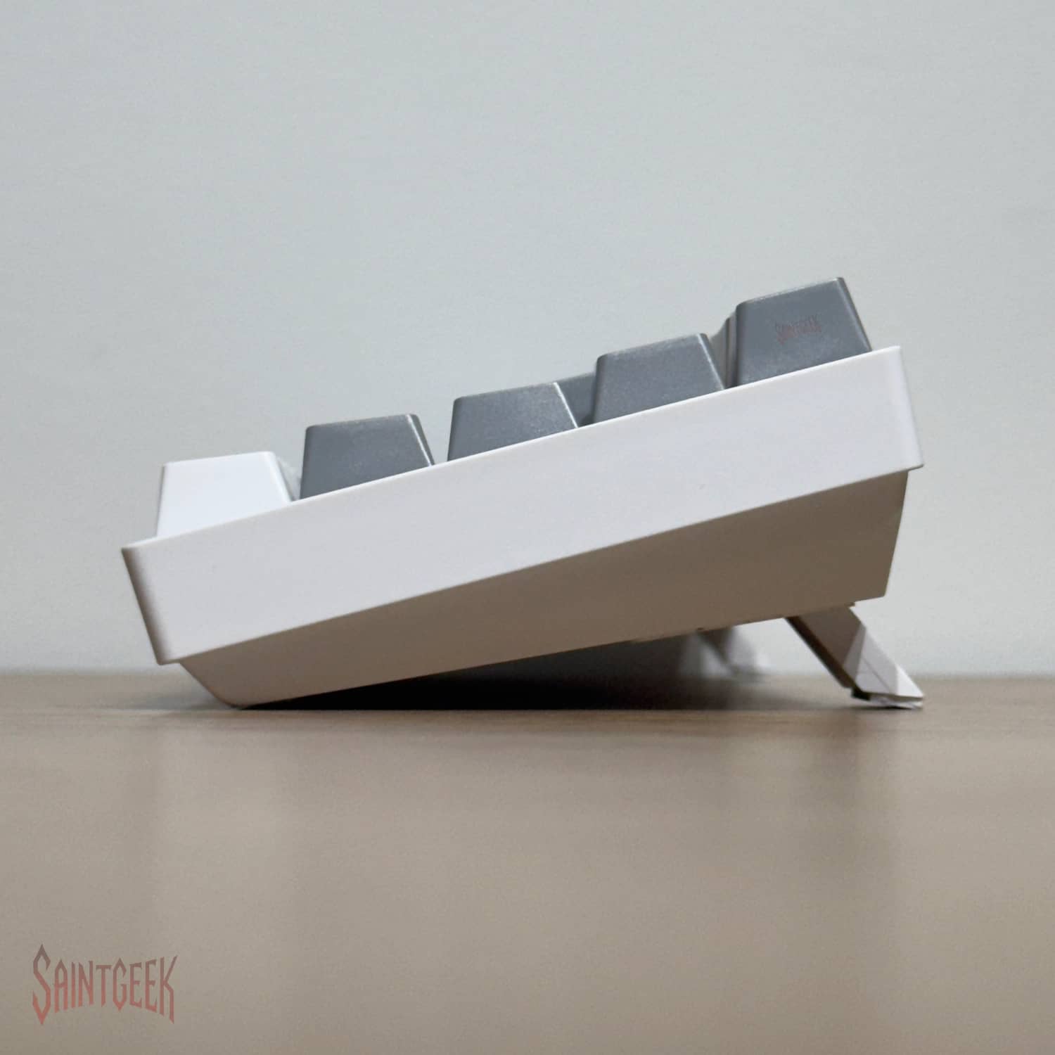 Teclado mecánico gamer TK68 Blanco RGB - Red Switch