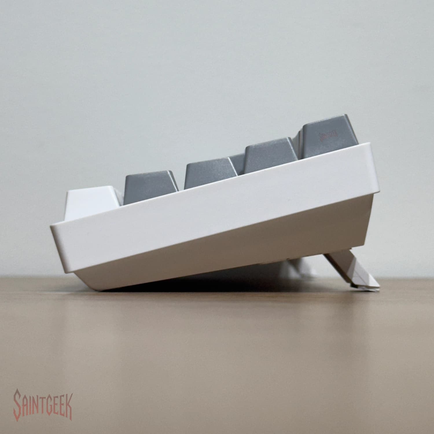 Teclado mecánico gamer TK68 Blanco RGB - Red Switch